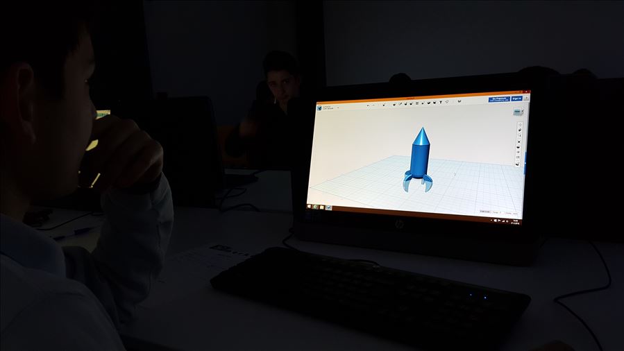 Hızır Reis Ortaokulu Öğrencileri 3D Yazıcı ve Tasarım Merkezinde