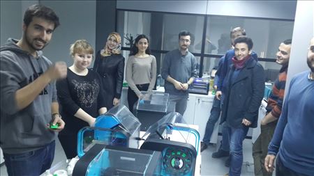Kocaeli Üniversitesi Mekatronik Mühendisliği Bölümü öğrencileri