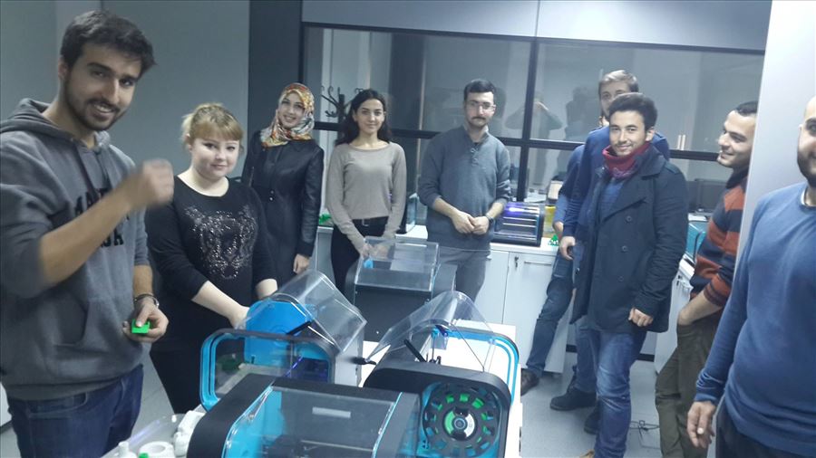Kocaeli Üniversitesi Mekatronik Mühendisliği Öğrencileri 3D Yazıcı ve Tasarım Merkezinde