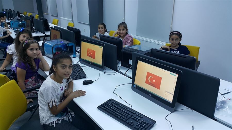 Fatih Sultan Mehmet Bilgi Evi 3D Yazıcı ve Tasarım Merkezinde