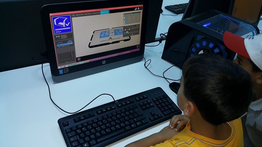 Serdar Bilge Evi Öğrencileri 3D Yazıcı ve Tasarım Merkezinde
