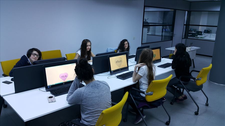 Atatürk Ortaokulu 3D Yazıcı ve Tasarım Merkezinde