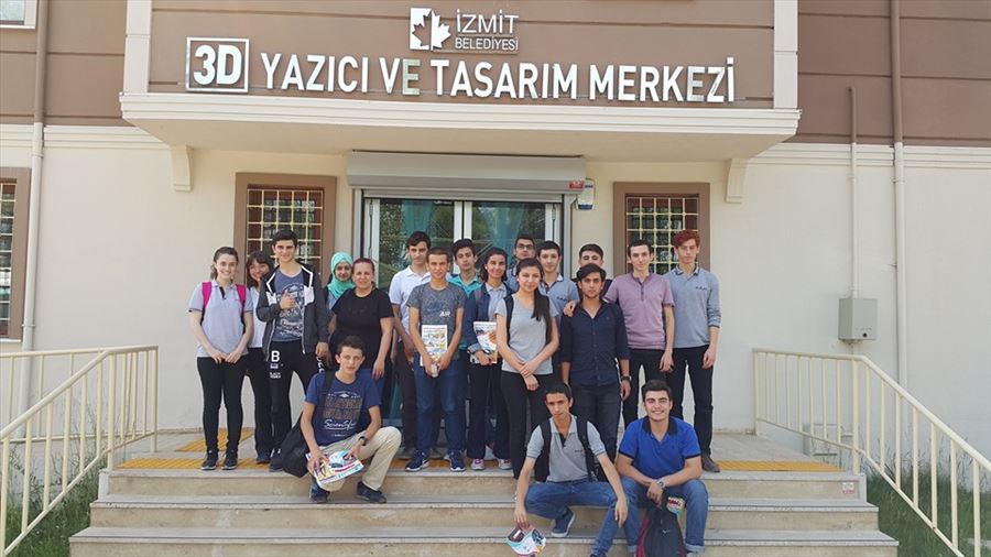 24 Kasım Anadolu Lisesi Öğrencileri 3D Yazıcı ve Tasarım Merkezinde